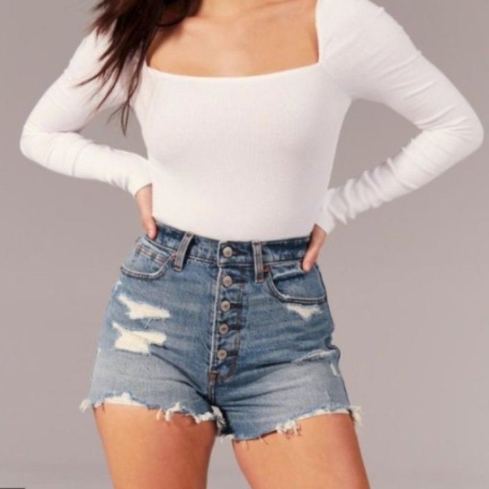 Abercrombie Curve Love Ultra High Rise Mom Shorts (27/4)